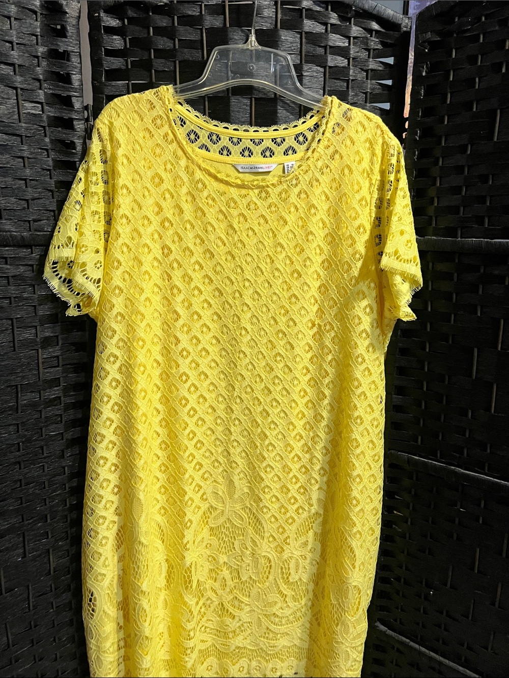 Isaac Mizrahi Live! Sunshine Yellow Lace Overlay Tank like new!